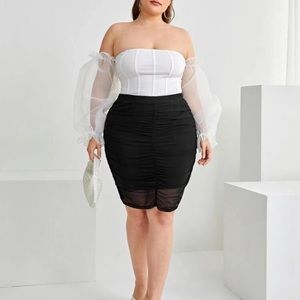 Plus..Mesh overlay skirt